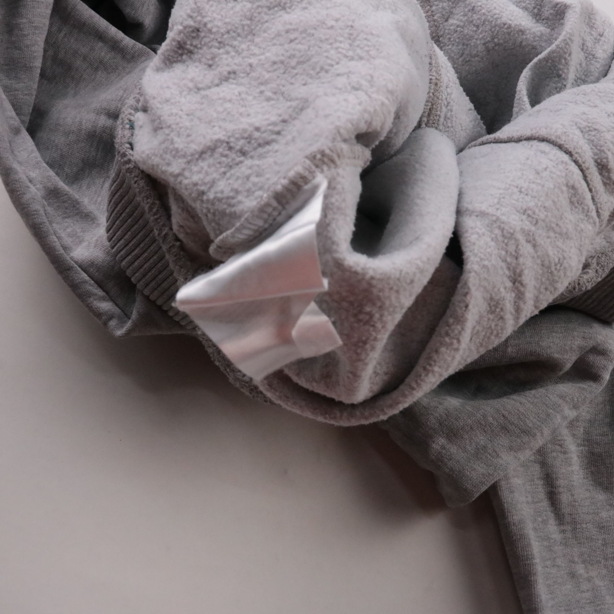 брюки не указано